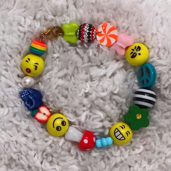 Colorful Hand Crafted 9" Y2K   Bracelet Featuring A Playful Design - Picture 1 of 3
